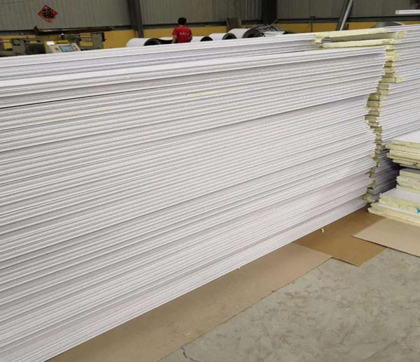 自動(dòng)車(chē)庫(kù)門(mén)車(chē)間